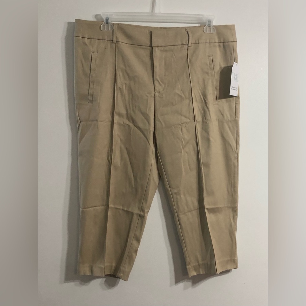 Women’s capri two side pockets dressing stretchy high rise  pant pull on tan.16